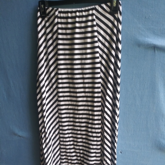 Just Be Women's Size Medium Black White Striped Maxi Skirt - Picture 5 of 5